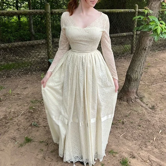 Vintage lace 1960’s long sleeve lace wedding dress - Picture 3 of 13